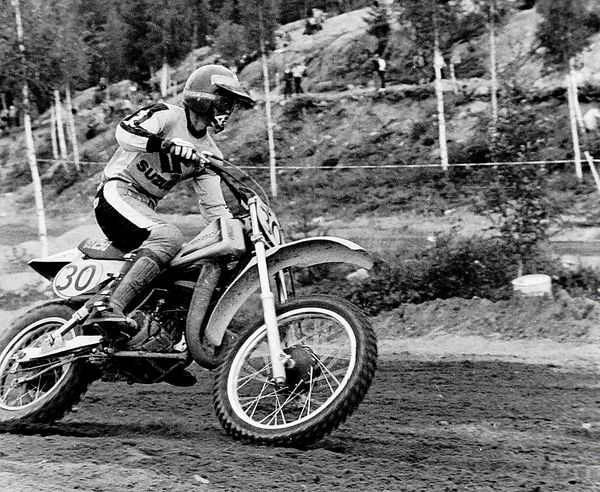 Ruskeasanta 1979 joukkue MM-500. Suzukissa Foxit takana.